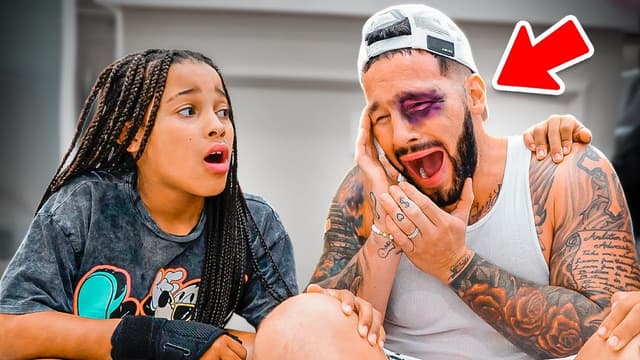 S01:E15 - Dad Fakes Black Eye for Attention, Kids Almost Catch Him