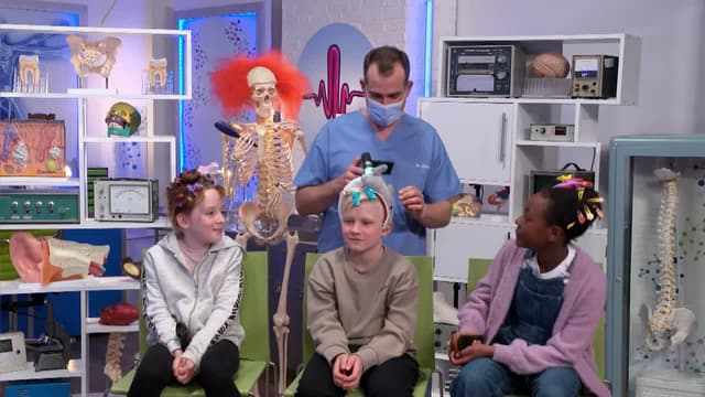 S11:E01 - It's Hairy!