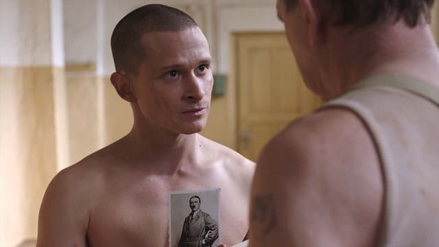 S01:E04 - Revolution