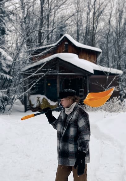 S01:E05 - The Plywood Palace: Cabin Renovations poster