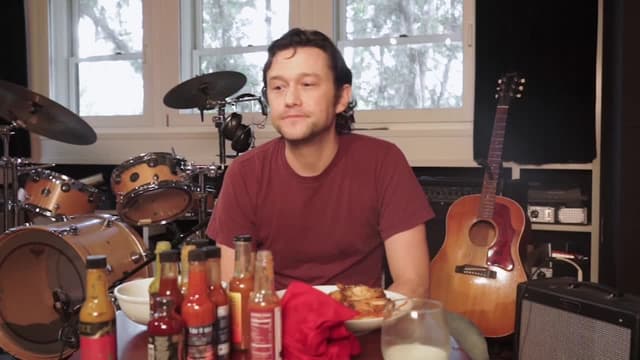 S12:E10 - Joseph Gordon-Levitt Gets Cocky While Eating Spicy Wings