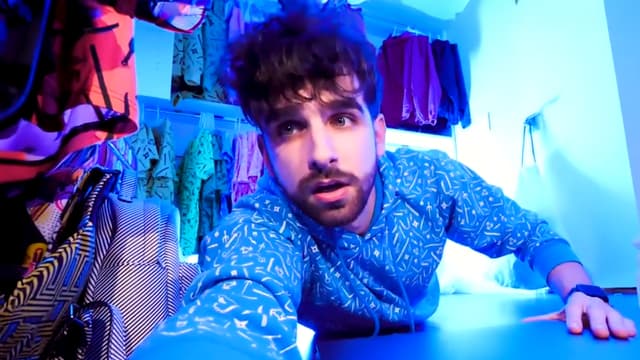 S03:E01 - Is Vy Qwaint Kissing Other Boys