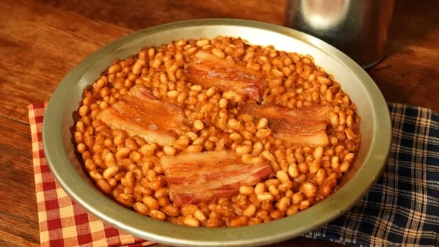 S01:E02 - What Food Was Served at Wild West Saloons?