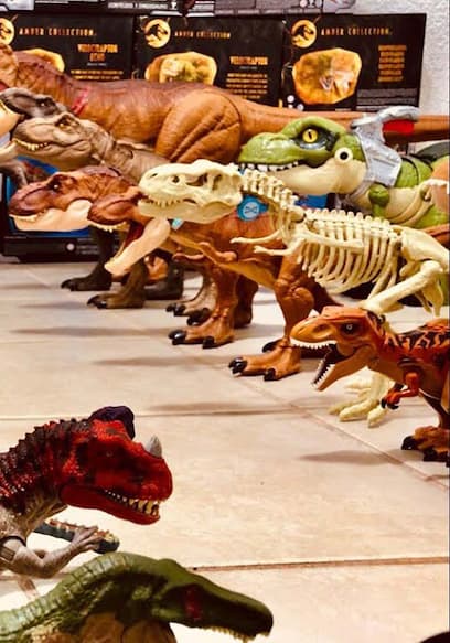 S01:E02 - T Rex vs todos los carnívoros de Camp Cretaceous & Jurassic World: baryonyx, carnotauro, spino etc poster