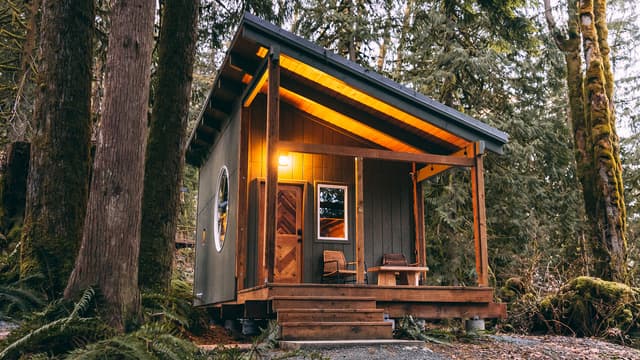 S04:E02 - Decked-Out Destinations & Tiny Wonders of the Pacific Northwest