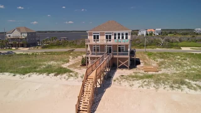 S08:E03 - Topsail Beach Getaway