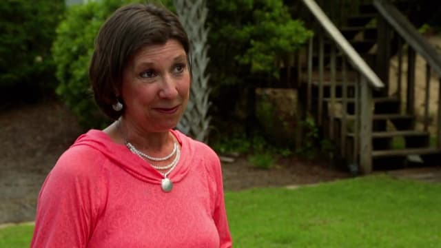 S05:E12 - Crystal Coast Getaway