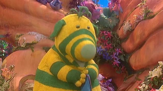 S01:E10 - Woolly Hat