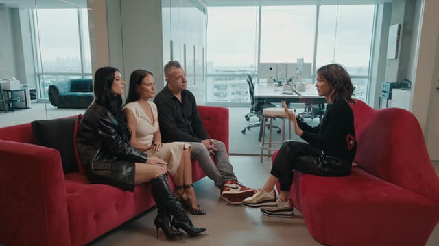 S01:E11 - Can the D’Amelios Make It Beyond TikTok?