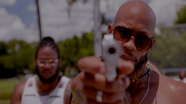 S01:E01 - Bad Boys