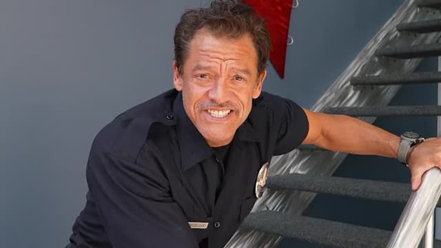 S04:E05 - Hide-and-Seek: Camouflage Edition