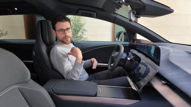 T01:C04 - S01:E04 - Lucid Gravity: Inside the Luxury Electric SUV