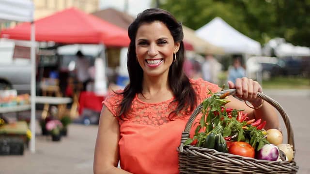 S01:E03 - Meet Me at the Market