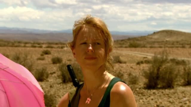 S05:E01 - A Family's Desert Hell