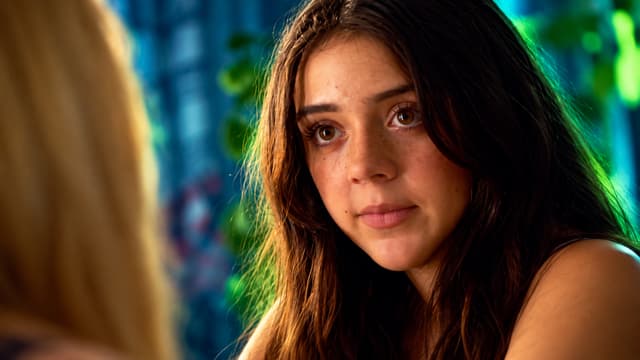 S01:E01 - KEEPING SECRETS