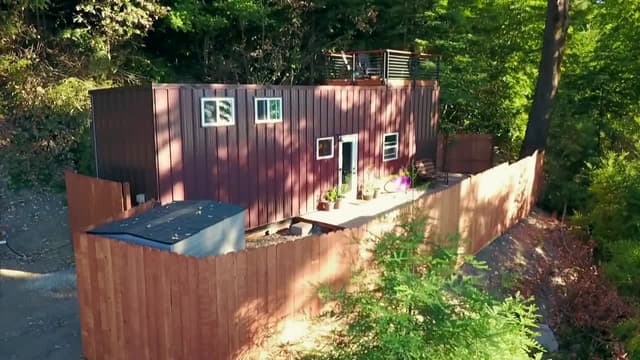 S06:E10 - California Container