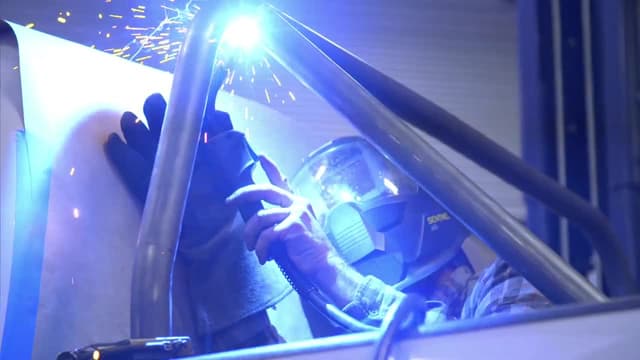 S07:E06 - Supercharged Snowmobile Truck