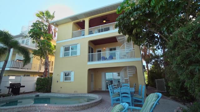 S03:E13 - Unwinding on Anna Maria Island