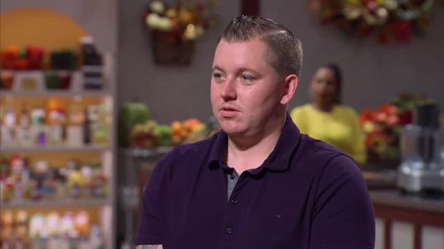 S02:E02 - Untraditional Thanksgiving