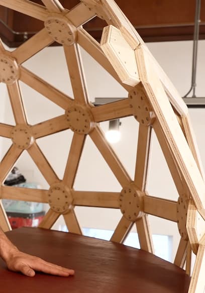 Póster de S01:E05 - I Built an Office Pod on the Ceiling - Part 1