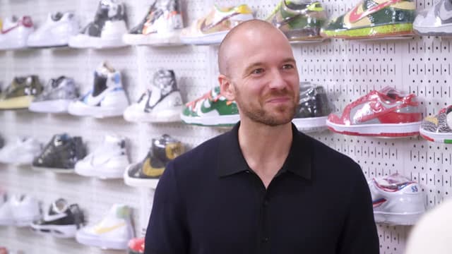 S03:E17 - Sean Evans and the Kid LAROI Go Sneaker Shopping With Complex