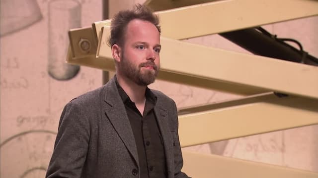 S01:E01 - Heavy vs. Light