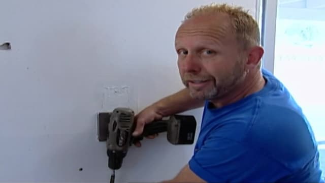 T01:C01 - S01:E01 - Race-Car House