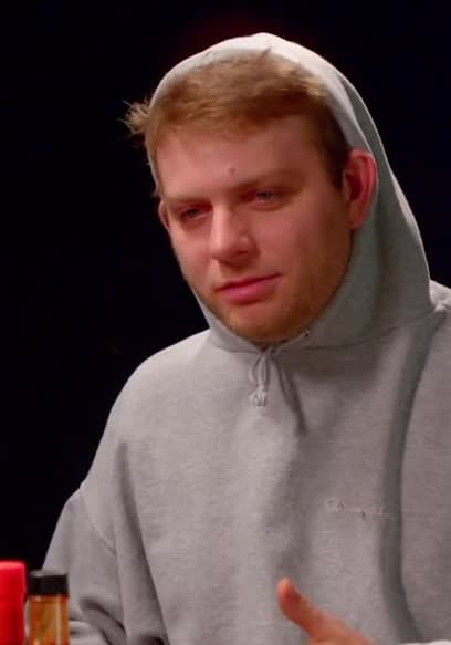 S03:E06 - Mac DeMarco Tries to Stay Chill While Eating Spicy Wings poster