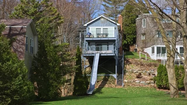 S04:E14 - Lake Huron Beach Retreat