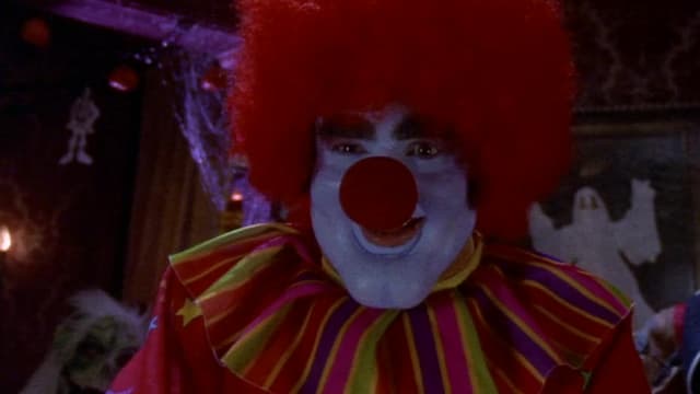 S02:E19 - Halloween Haunted House of Horrors