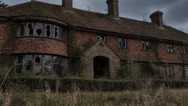 S01:E15 - Inside the Abandoned Swarovski Mansion