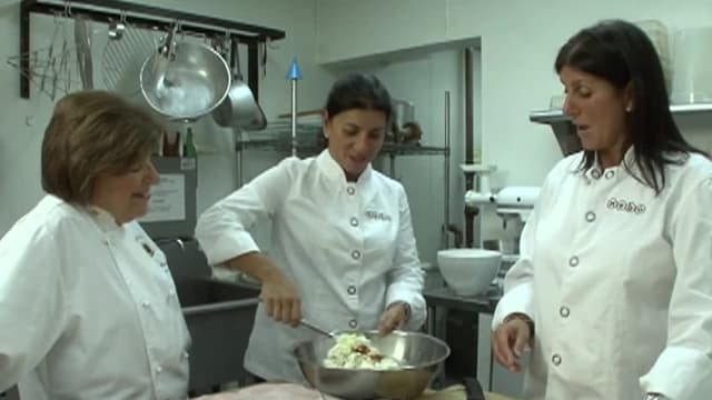 S26:E24 - Cooking for Friends / Cucinando per Gli Amici