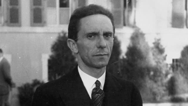 S01:E08 - Rise of the Sycophants