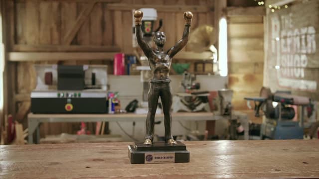 S05:E26 - Bus Ticket Machine, Automaton Piano, Kick-Boxing Trophy