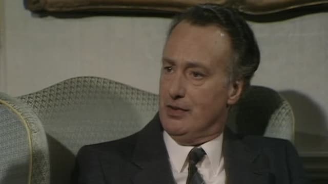 S01:E07 - The Bishop's Gambit