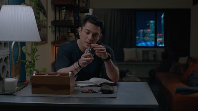 S01:E01 - Who's Your Daddy?