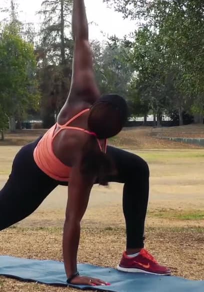 Affiche de S01:E13 - 20 Min Full Body Workout With Lower Body & Abs Focus