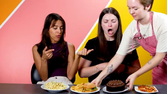 S03:E01 - Try Not to Eat: Comics Edition