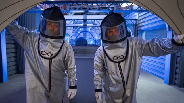 S11:E10 - F.L.A.S.H!