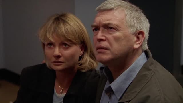 S01:E09 - The City and the Taxi Driver