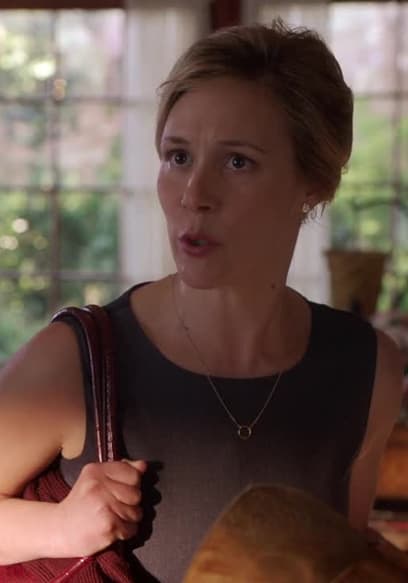 S01:E16 - There's Nothing Worse Than a Pantsuit poster