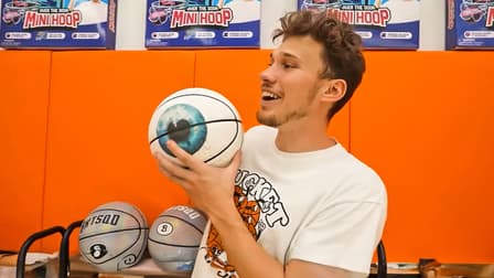 S01:E04 - Every Time I Score, the Defender Gets Older!