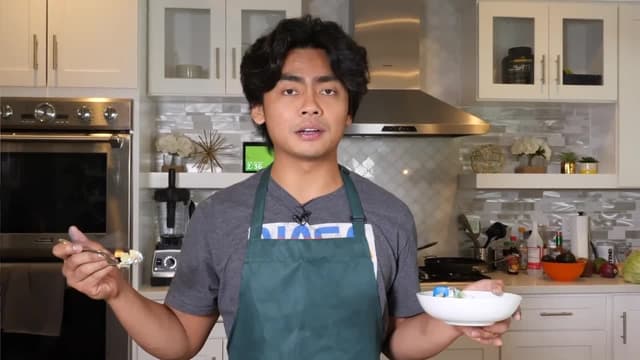 S06:E12 - Cutting Open Hyper-Realistic Cakes