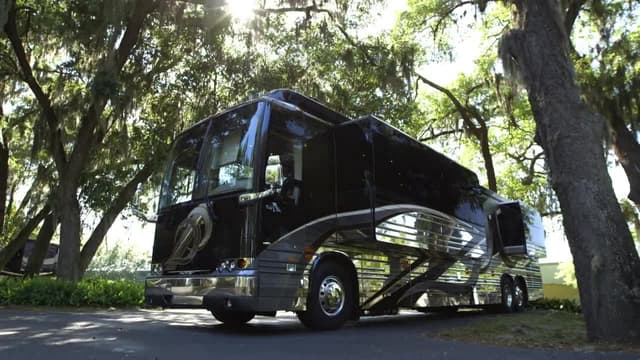 S01:E01 - Million Dollar RV