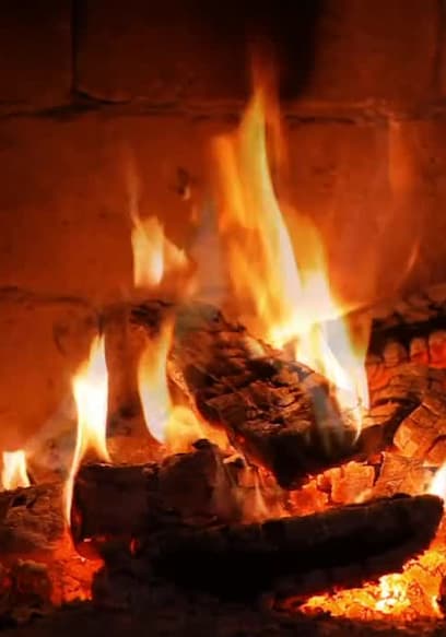 S01:E01 - Traditional Yule Fireplace poster