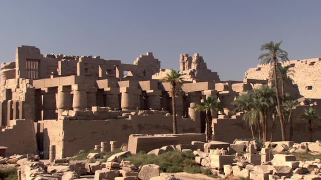 S01:E05 - Chasing the Mummy of Moses