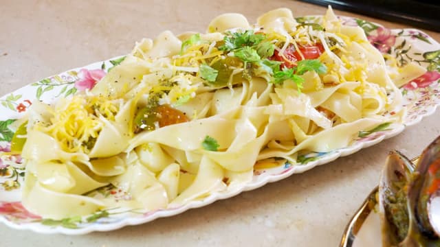 S01:E05 - Street Foods