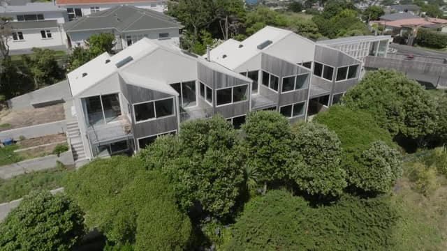 S01:E10 - Sally Ogle