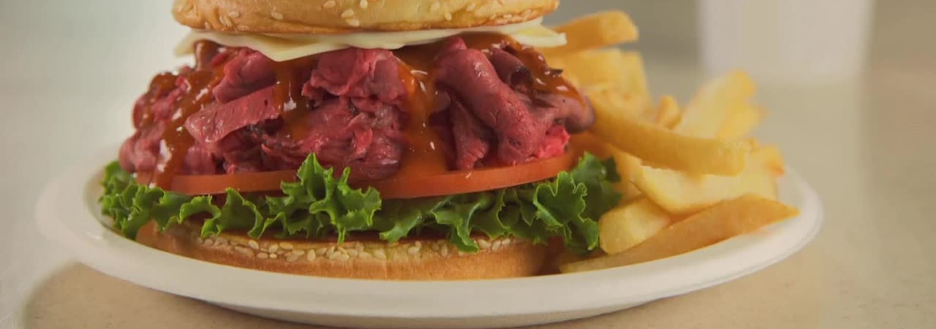 Watch Food Paradise S09:E01 - Fast Food Finds - Free TV Shows | Tubi