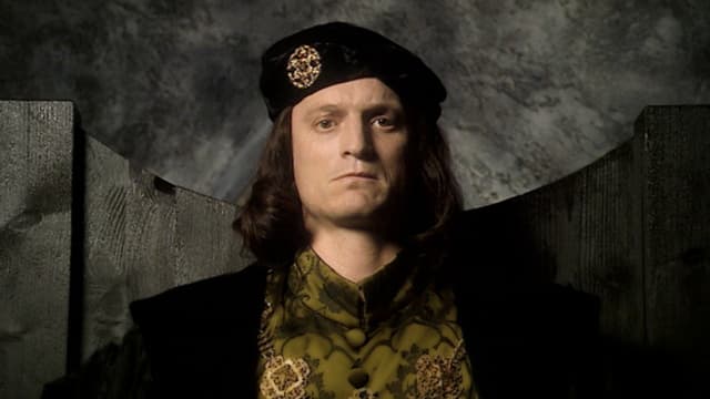 S02:E01 - The Crown Imperial